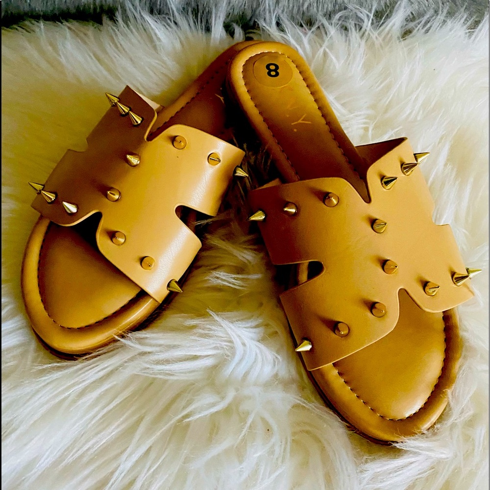 Sandals size 8 color tan